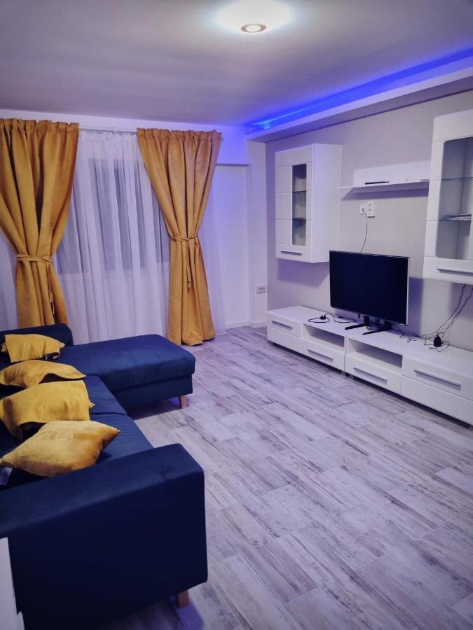 Luxurious Apartment With 3 Rooms And 2 Bathrooms In Corabia エクステリア 写真