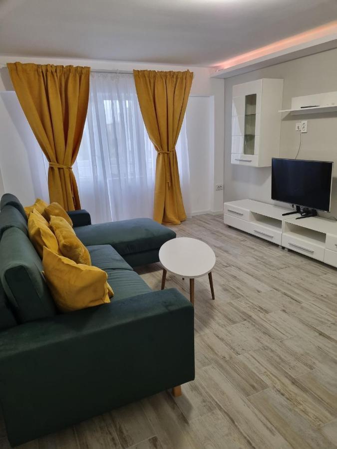 Luxurious Apartment With 3 Rooms And 2 Bathrooms In Corabia エクステリア 写真