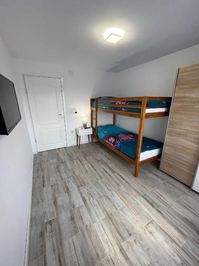 Luxurious Apartment With 3 Rooms And 2 Bathrooms In Corabia エクステリア 写真