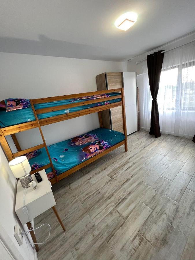 Luxurious Apartment With 3 Rooms And 2 Bathrooms In Corabia エクステリア 写真