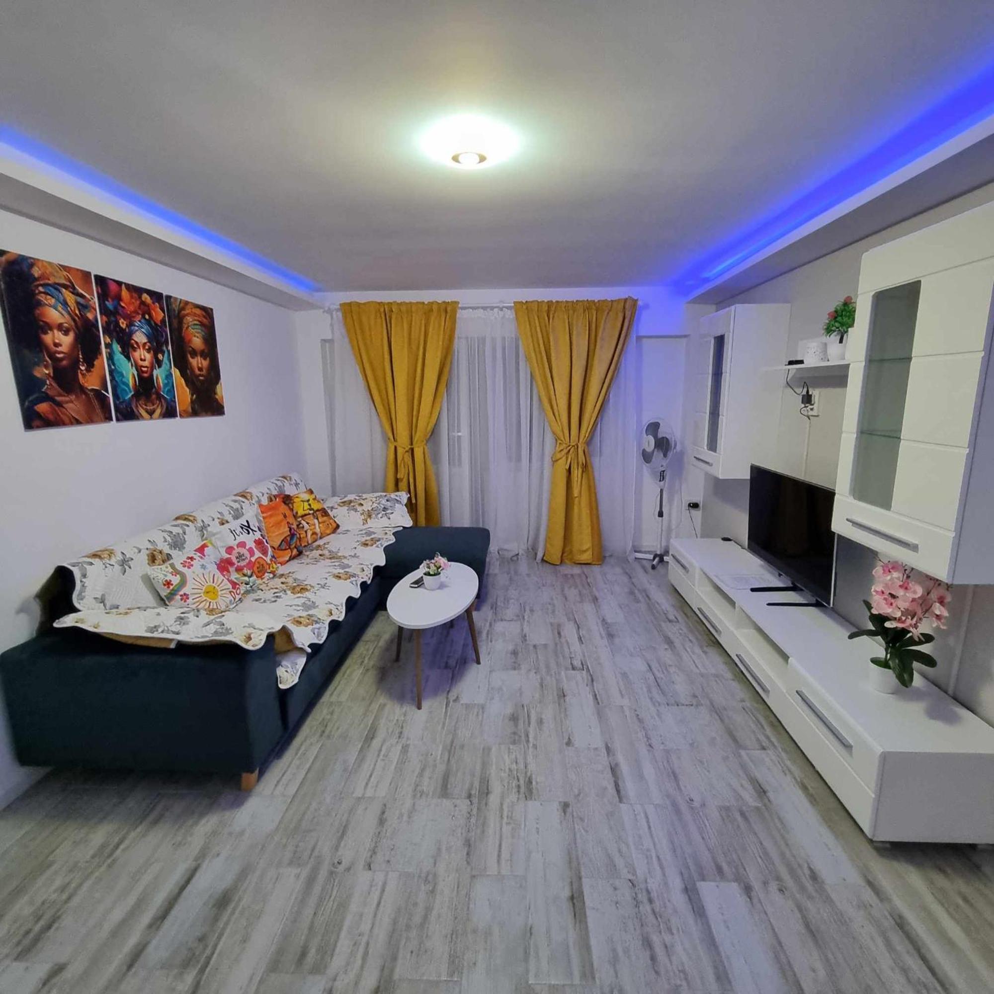 Luxurious Apartment With 3 Rooms And 2 Bathrooms In Corabia エクステリア 写真